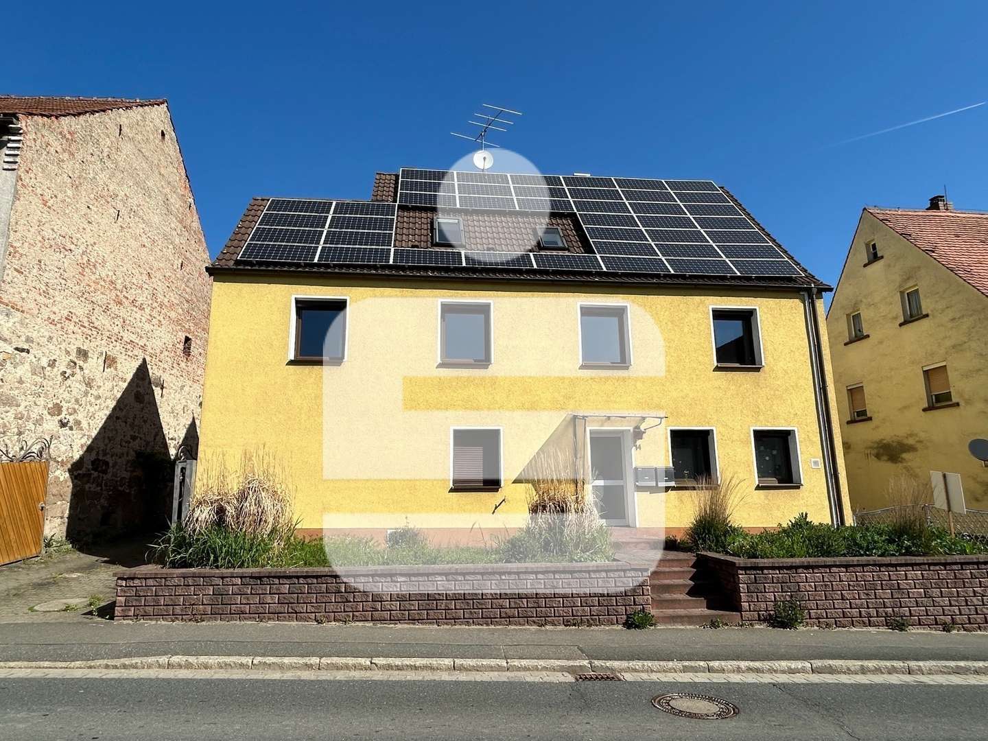 Titelbild - Zweifamilienhaus in 91074 Herzogenaurach mit 210m² kaufen