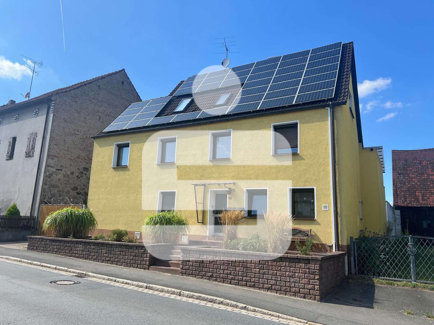 Titelbild - Zweifamilienhaus in 91074 Herzogenaurach mit 210m² kaufen