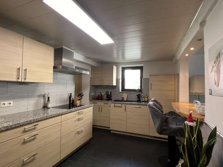 WE 1 - Küche im EG - Zweifamilienhaus in 91074 Herzogenaurach mit 210m² kaufen
