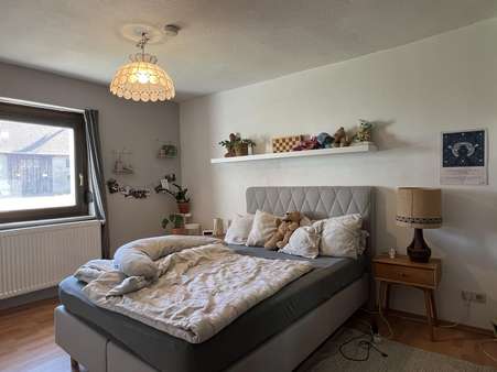 WE 1 - Schlafzimmer im EG - Zweifamilienhaus in 91074 Herzogenaurach mit 210m² kaufen