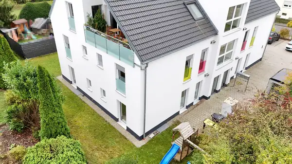 Besser als neu - Erdgeschosswohnung mit großem Garten und super Energieeffizienz