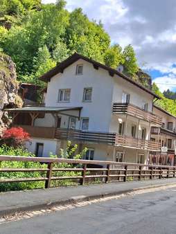 Blick aus der Nachbarschaft II - Zweifamilienhaus in 91278 Pottenstein mit 180m² kaufen