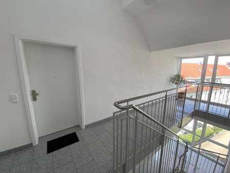Zugang Wohnung/Treppenhaus Zugang Wohnung/Treppenhaus - Galerie in 90451 Nürnberg mit 68m² kaufen