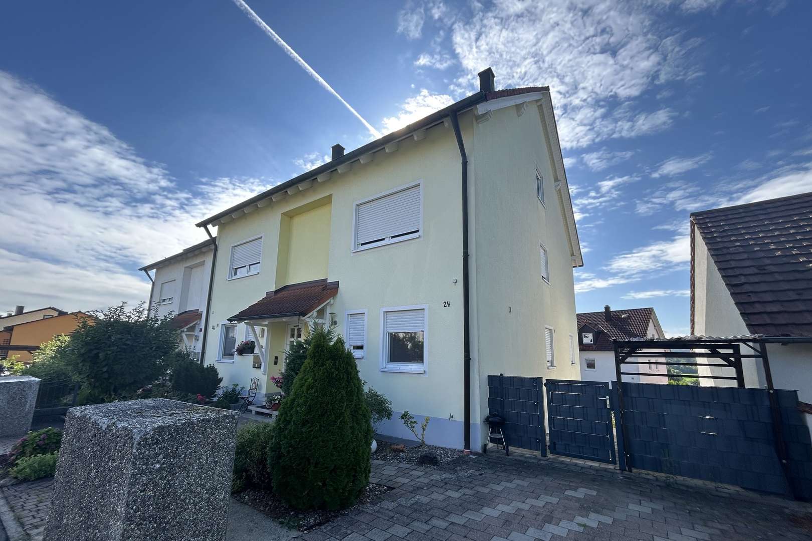 Hausansicht Hausansicht - Reiheneckhaus in 91352 Hallerndorf mit 155m² mieten