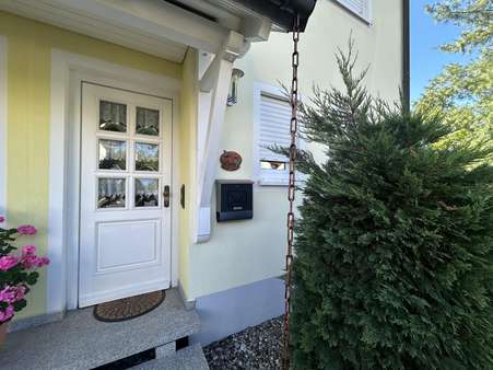 Hauseingang Hauseingang - Reiheneckhaus in 91352 Hallerndorf mit 155m² mieten