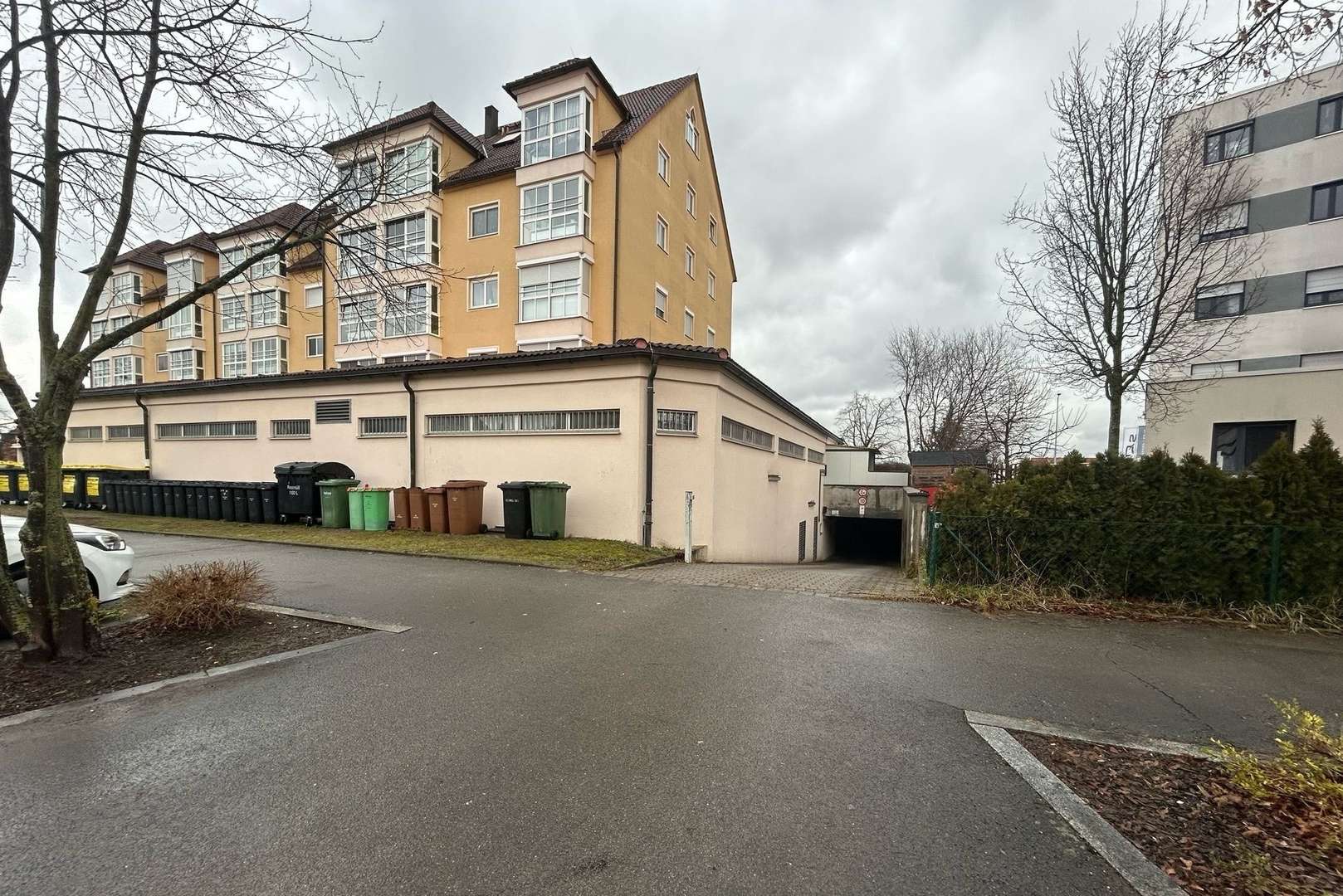 Gebäudekomplex - Tiefgaragenstellplatz in 91126 Schwabach mit 12m² kaufen
