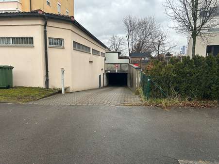 Tiefgarageneinfahrt - Tiefgaragenstellplatz in 91126 Schwabach mit 12m² kaufen