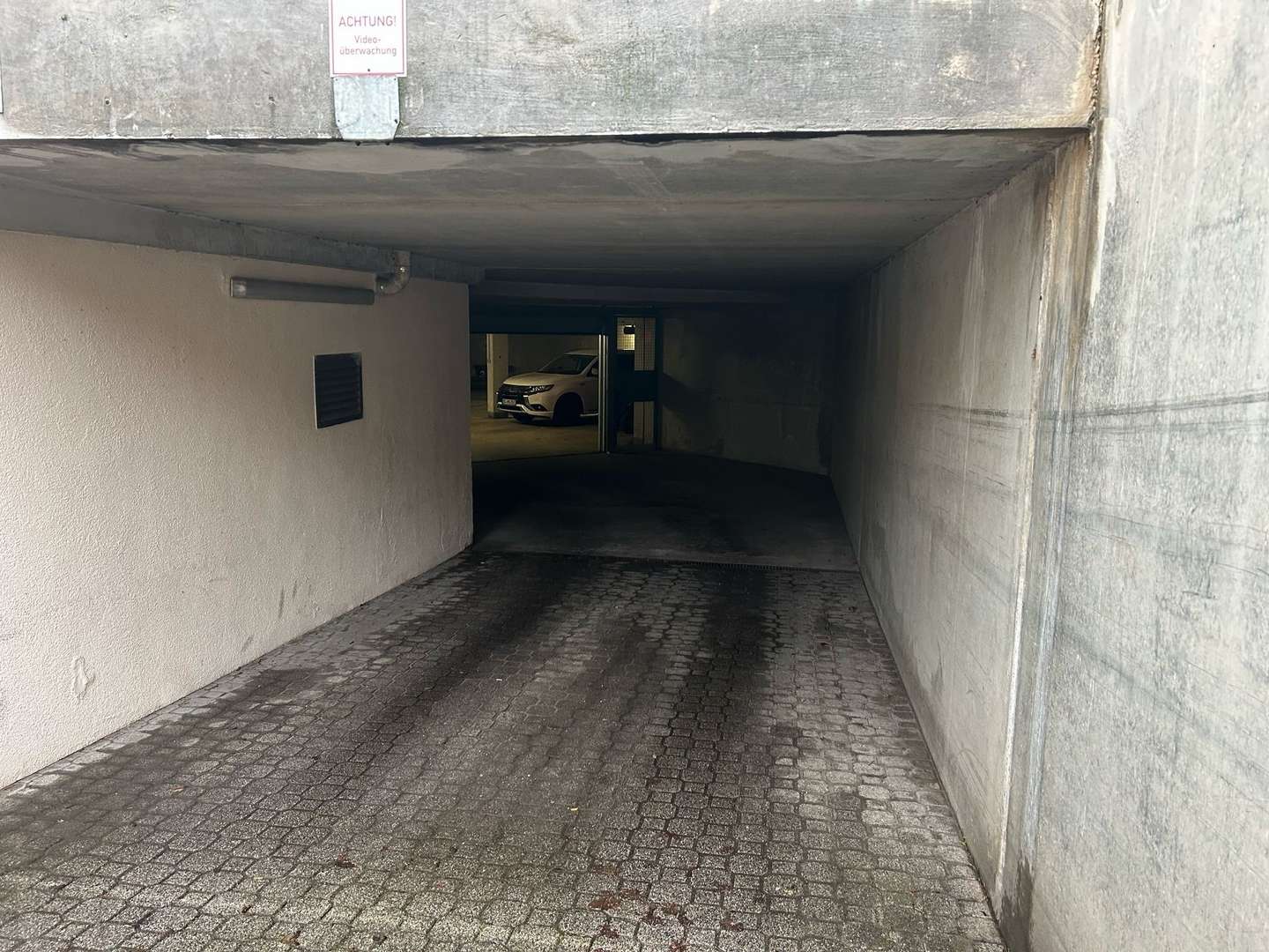 Tiefgarageneinfahrt - Tiefgaragenstellplatz in 91126 Schwabach mit 12m² kaufen