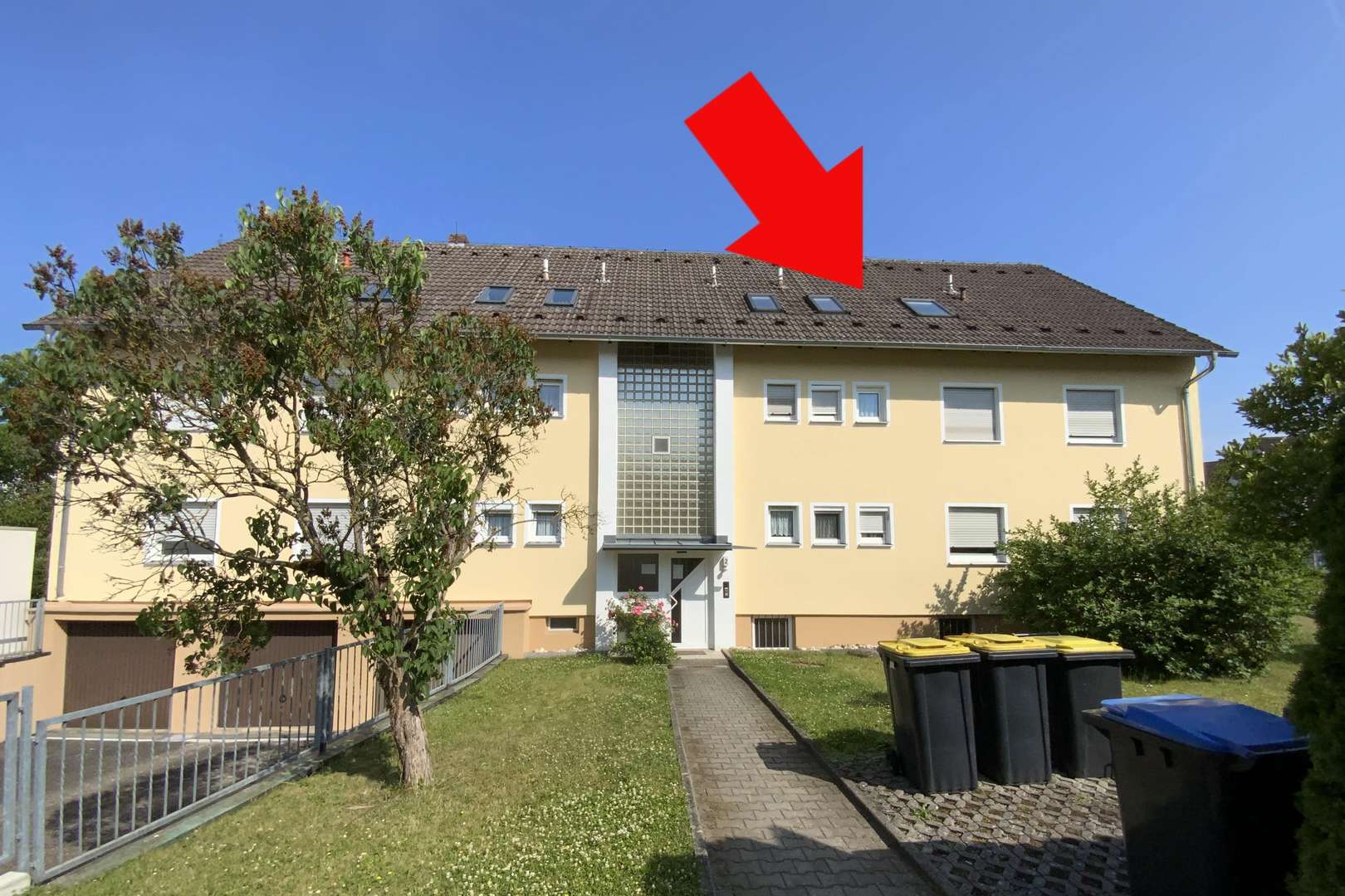 Hausansicht Hausansicht - Dachgeschosswohnung in 91301 Forchheim mit 59m² kaufen