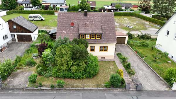 Hausansicht Hausansicht - Zweifamilienhaus in 91336 Heroldsbach mit 145m² kaufen