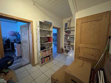 Flur - Erdgeschosswohnung in 91362 Pretzfeld mit 178m² mieten