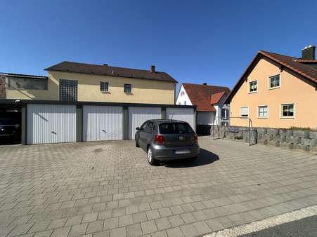 Garage - Erdgeschosswohnung in 91362 Pretzfeld mit 178m² mieten