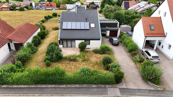 Hausansicht - Einfamilienhaus in 91356 Kirchehrenbach mit 155m² kaufen