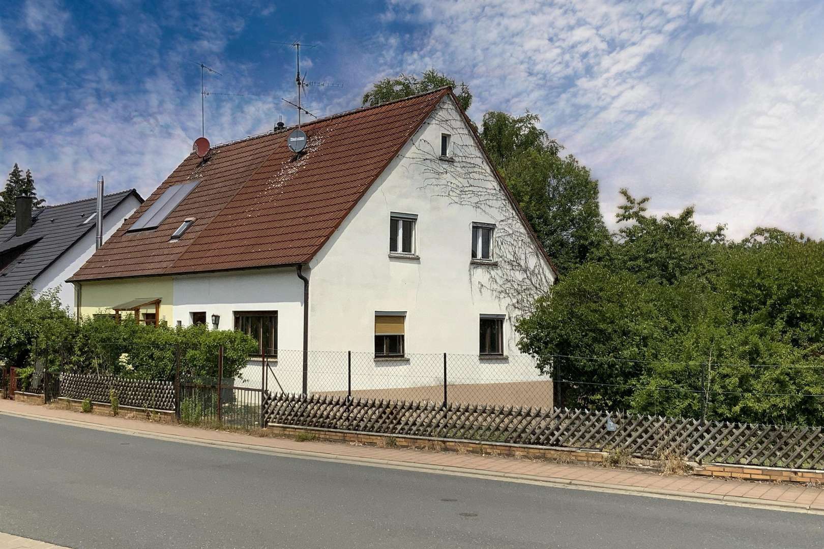 Blick aus der Nachbarschaft Blick aus der Nachbarschaft - Doppelhaushälfte in 91338 Igensdorf mit 85m² kaufen