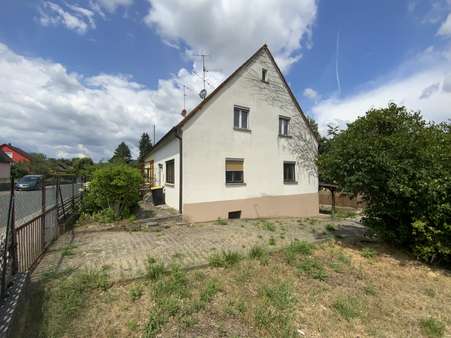 Zufahrt/ Garten Zufahrt/ Garten - Doppelhaushälfte in 91338 Igensdorf mit 85m² kaufen