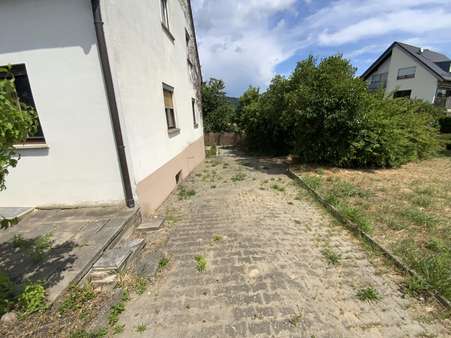 Zufahrt Stellplatz/Garten Zufahrt Stellplatz/Garten - Doppelhaushälfte in 91338 Igensdorf mit 85m² kaufen