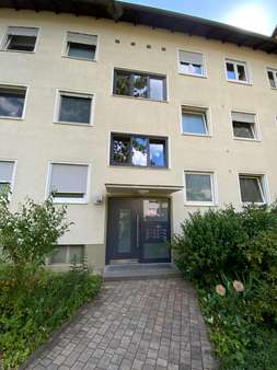 Hauseingang - Etagenwohnung in 91054 Erlangen mit 68m² kaufen