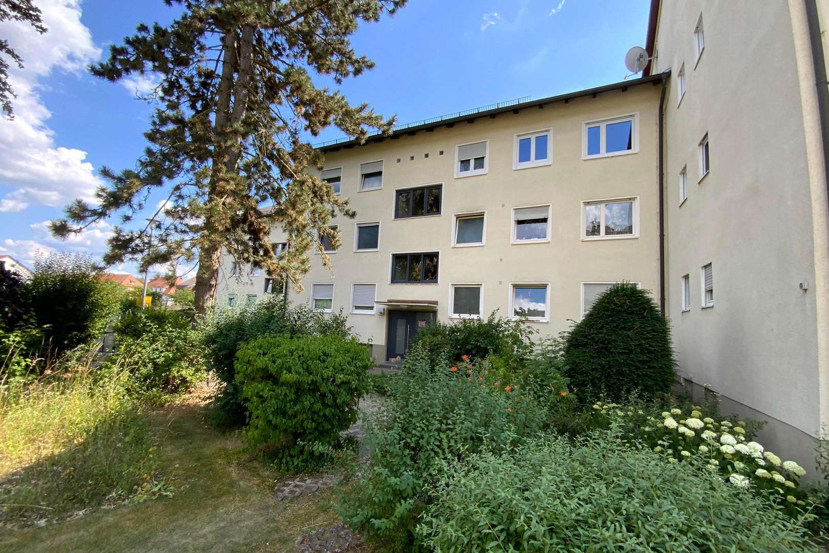 Zugang Gemeinschaftswiese - Etagenwohnung in 91054 Erlangen mit 68m² kaufen