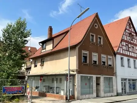 Wohn- und Geschäftshaus in der Altstadt.