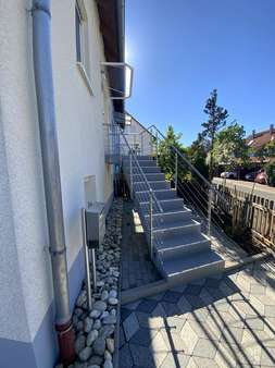 Zugangstreppe - Doppelhaushälfte in 91338 Igensdorf mit 149m² kaufen