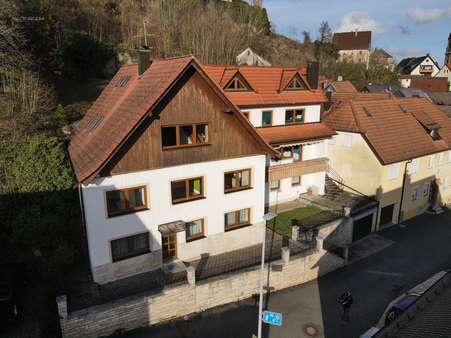 Hausansicht vorne - Mehrfamilienhaus in 91327 Gößweinstein mit 286m² kaufen