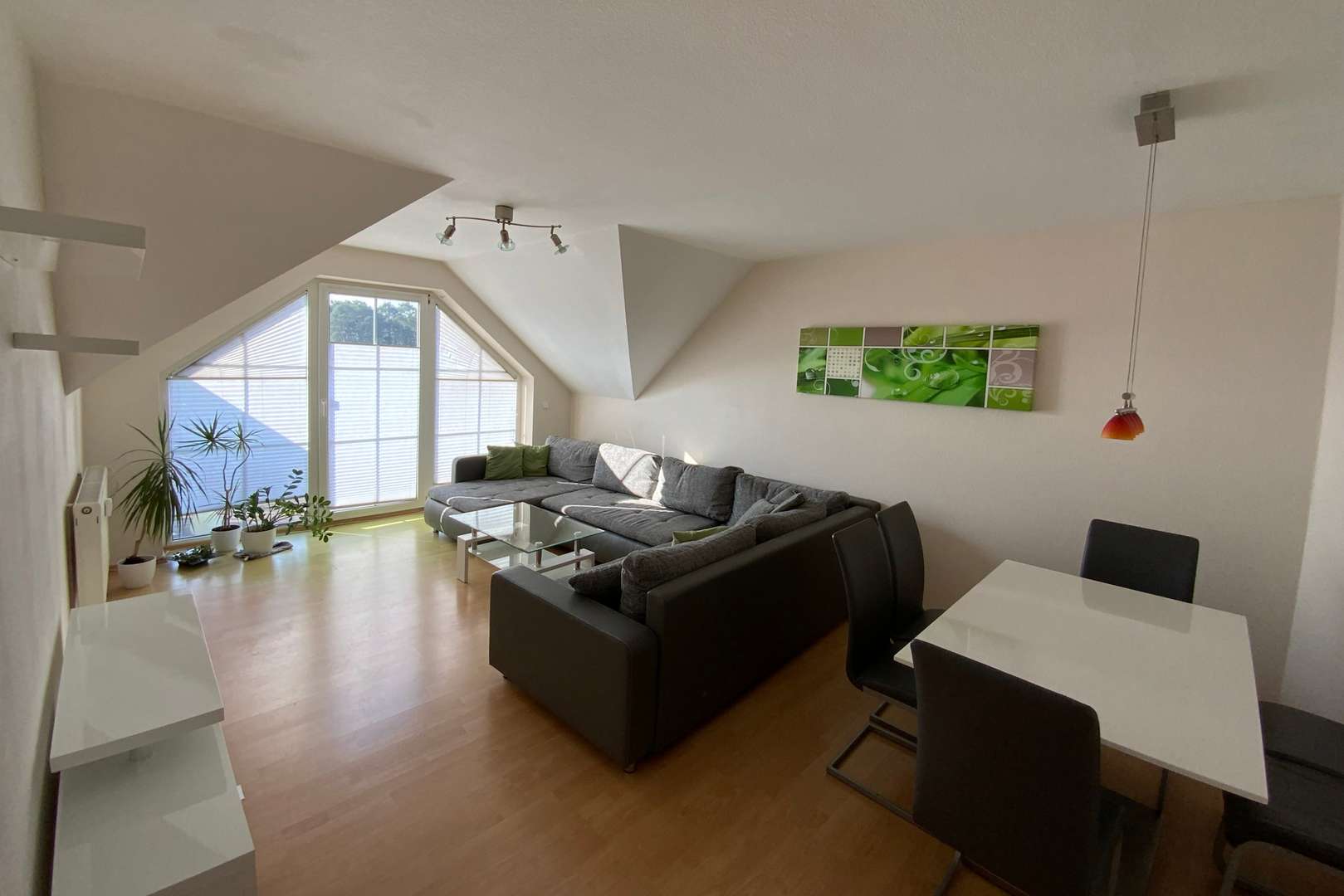 Wohnzimmer - Dachgeschosswohnung in 91336 Heroldsbach mit 53m² kaufen
