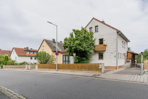 Großes Einfamilienhaus mit Fernblick