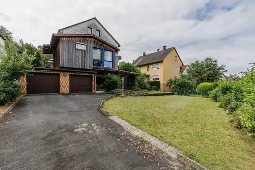 Großes Einfamilienhaus mit Fernblick