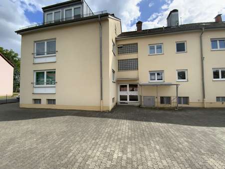 Hauseingang - Dachgeschosswohnung in 91088 Bubenreuth mit 44m² kaufen