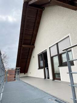 Dachterrasse - Dachgeschosswohnung in 91792 Ellingen mit 78m² mieten