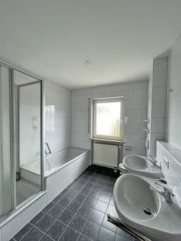 Bad Bad - Etagenwohnung in 91154 Roth mit 75m² kaufen