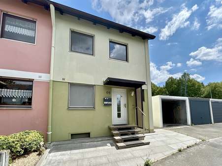 Hausansicht Hausansicht - Reiheneckhaus in 91126 Schwabach mit 98m² kaufen