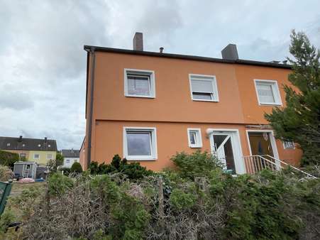 Hausansicht - Doppelhaushälfte in 90596 Schwanstetten mit 130m² kaufen