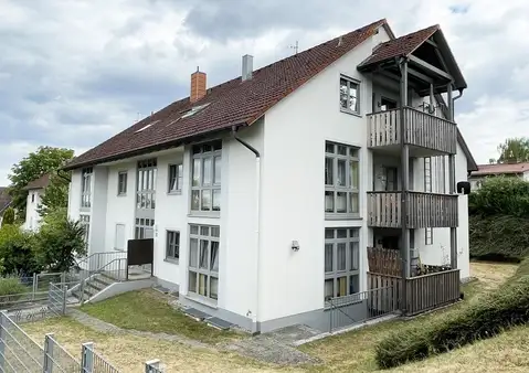 gepflegte Dachgeschosswohnung in Rehenbühl bei Langlau