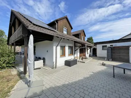 Viel Platz - vielseitig nutzbar - Zweifamilienhaus in Greding