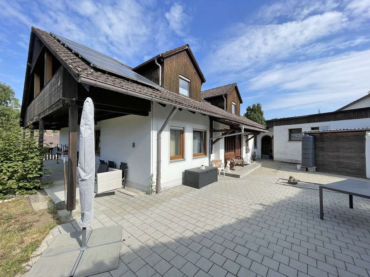 Außenansicht - Zweifamilienhaus in 91171 Greding mit 230m² kaufen