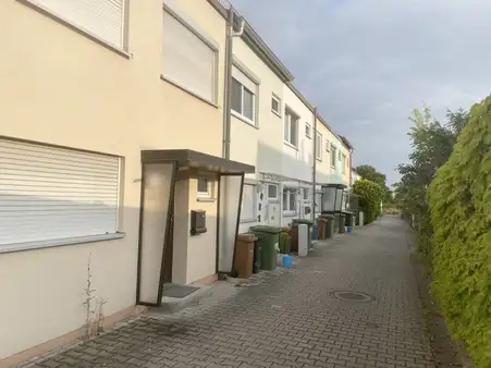 Frisch und umfangreich renoviert – Ansehen lohnt!