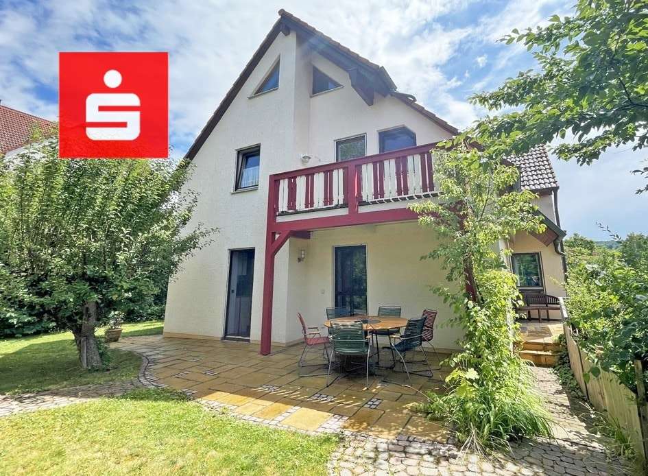 Hausansicht mit Garten und Terrasse - Doppelhaushälfte in 91781 Weißenburg mit 157m² kaufen
