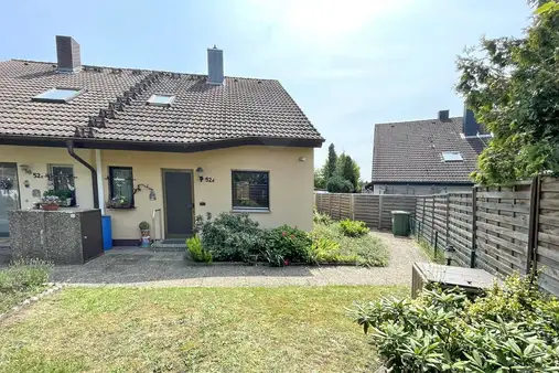 Familienfreundliche Doppelhaushälfte mit Potenzial in Rednitzhembach