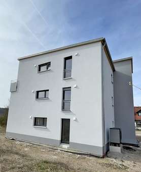Außenansicht Südosten - Etagenwohnung in 91807 Solnhofen mit 81m² kaufen