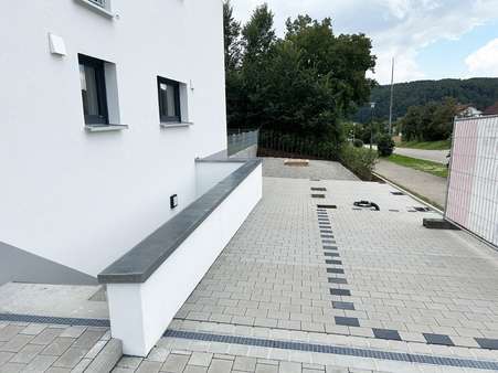 Außentreppe mit Fahrradrampe Außentreppe mit Fahrradrampe - Etagenwohnung in 91807 Solnhofen mit 81m² kaufen