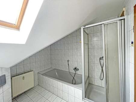 Badezimmer - Dachgeschosswohnung in 91154 Roth mit 50m² kaufen