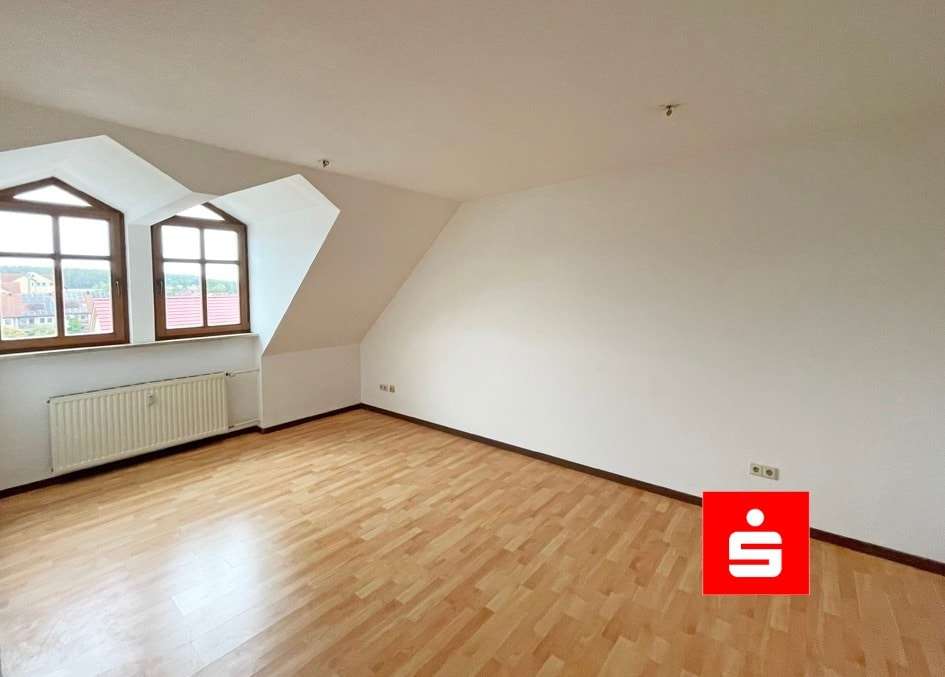Wohnzimmer - Dachgeschosswohnung in 91154 Roth mit 50m² kaufen