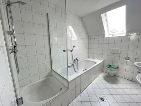 Badezimmer - Dachgeschosswohnung in 91166 Georgensgmünd mit 96m² mieten