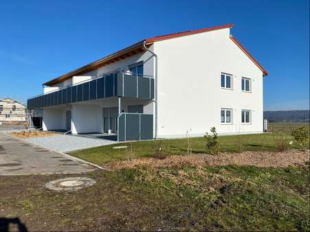 Außenansicht von Osten - Erdgeschosswohnung in 91601 Dombühl mit 87m² kaufen