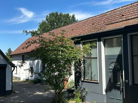 Eingang zum Haus und Anbau Eingang zum Haus und Anbau - Einfamilienhaus in 91602 Dürrwangen mit 204m² kaufen