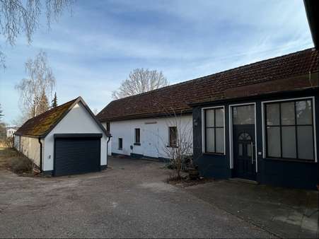 Garagen und Anbau Garagen und Anbau - Einfamilienhaus in 91602 Dürrwangen mit 204m² kaufen