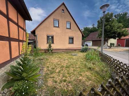 Garten am Haus - Doppelhaushälfte in 91587 Adelshofen mit 123m² kaufen