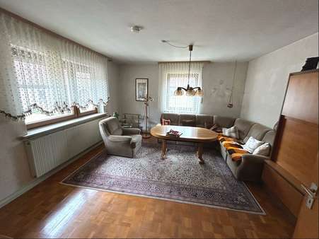 Wohnzimmer - Doppelhaushälfte in 91587 Adelshofen mit 123m² kaufen
