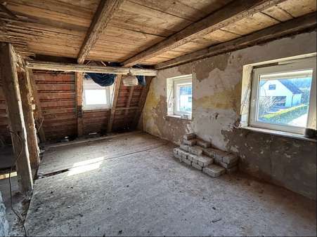 Dachgeschoss Raum nach Westen - Einfamilienhaus in 91602 Dürrwangen mit 80m² kaufen